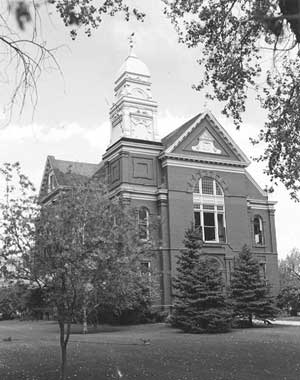 Older view of courthouse.